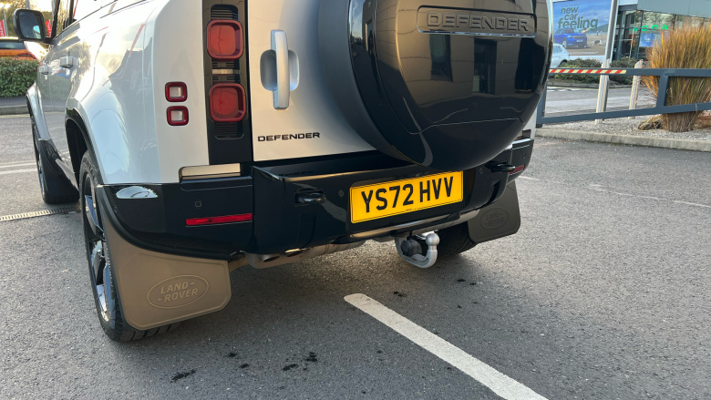 Land Rover Defender 3.0 D250 X-Dynamic SE 110 5dr Auto Diesel Estate